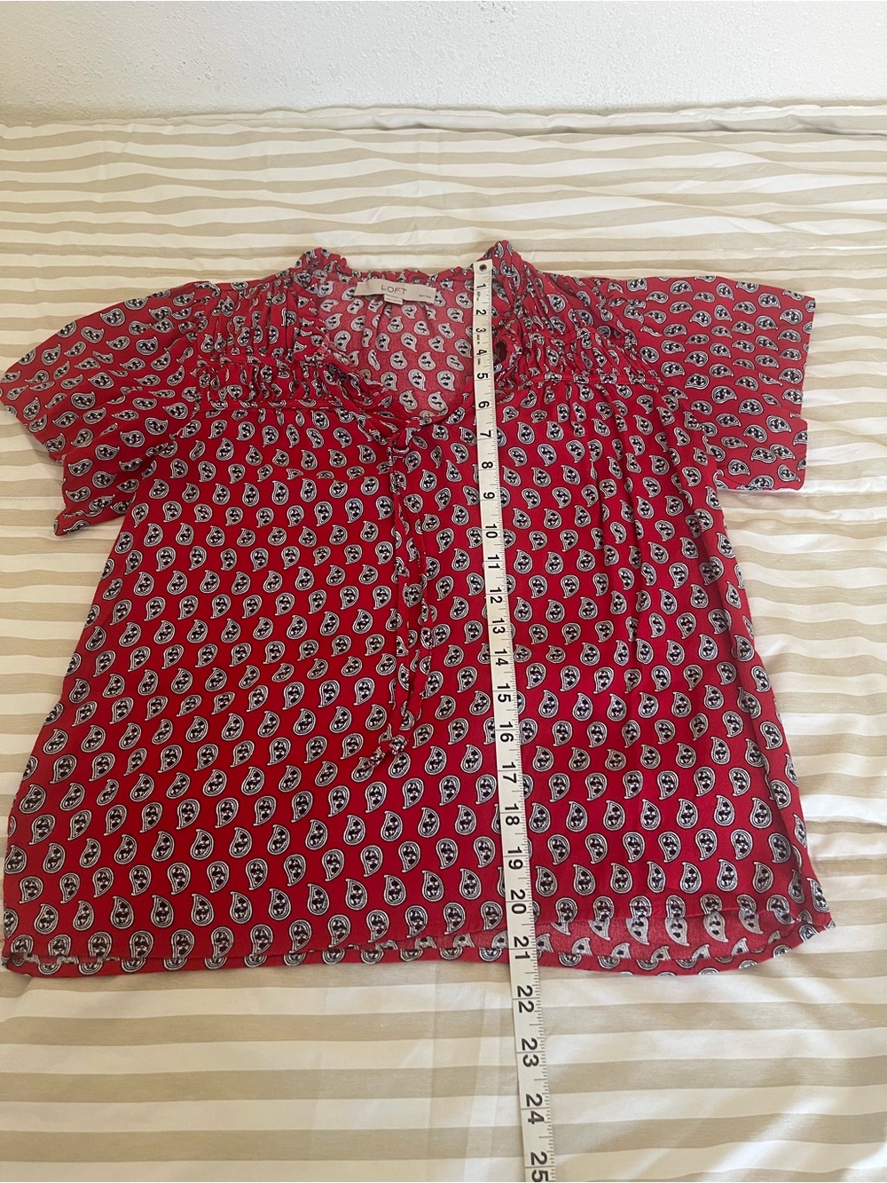 ❤️ LOFT Red Printed Tie-Front Blouse | Size XS - Picture 7 of 8